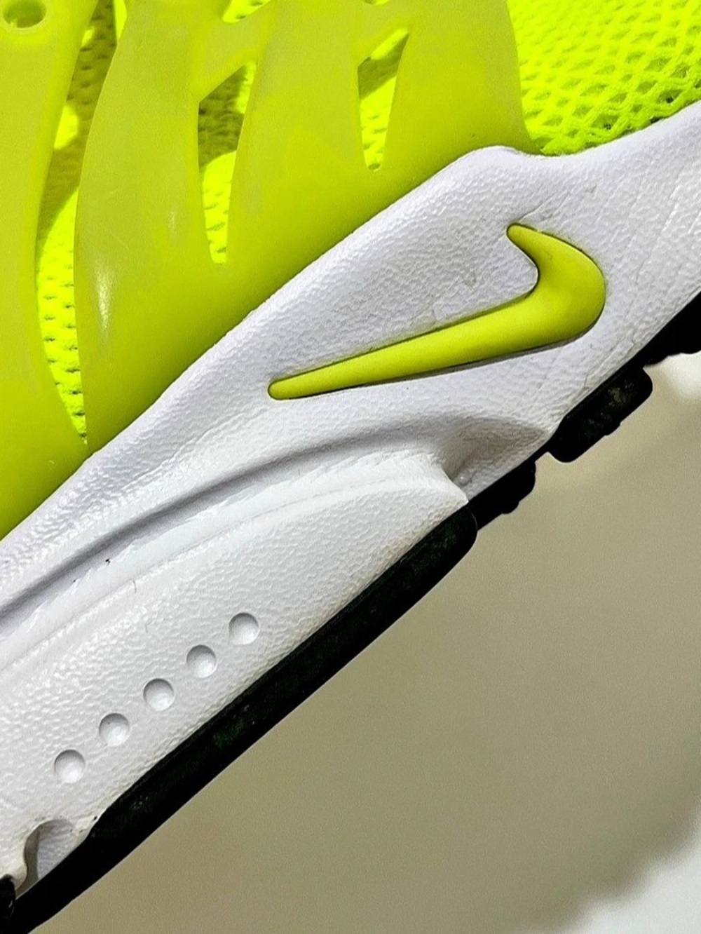 Women’s Nike Air Presto Sneakers Neon Yellow US 5